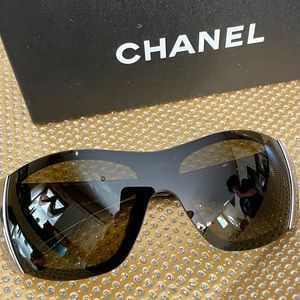 Oversized Brown/Black Chanel sunglasses